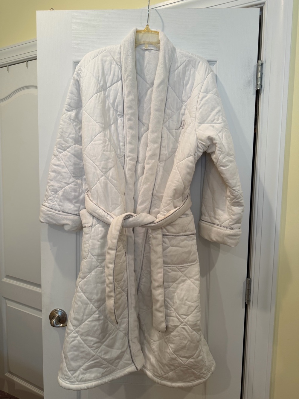 Sleep number Quilted Shawl Collar Women's Robe Jacket in Off-White
